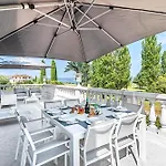 Luxury Lake-front Catullo By Whale Homes Διαμέρισμα