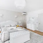 Διαμέρισμα Luxury Lake-front Catullo By Whale Homes *