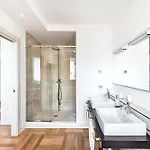 Διαμέρισμα Luxury Lake-front Catullo By Whale Homes *