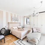 Διαμέρισμα Luxury Lake-front Catullo By Whale Homes