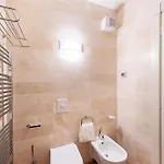 Luxury Lake-front Catullo By Whale Homes Διαμέρισμα