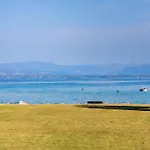 Διαμέρισμα Luxury Lake-front Catullo By Whale Homes *