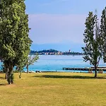 Luxury Lake-front Catullo By Whale Homes