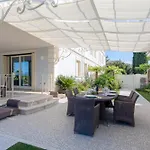 Luxury Lake-front Catullo By Whale Homes *