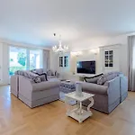 Luxury Lake-front Catullo By Whale Homes *
