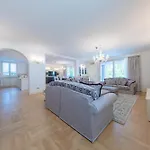 Luxury Lake-front Catullo By Whale Homes Διαμέρισμα *