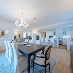 Luxury Lake-front Catullo By Whale Homes