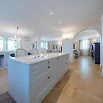 Luxury Lake-front Catullo By Whale Homes Διαμέρισμα