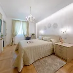 Διαμέρισμα Luxury Lake-front Catullo By Whale Homes *
