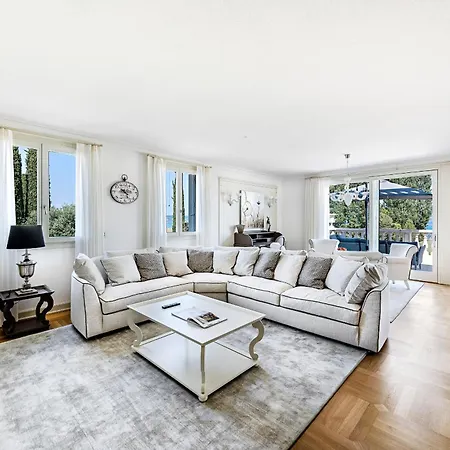 Διαμέρισμα Luxury Lake-front Catullo By Whale Homes