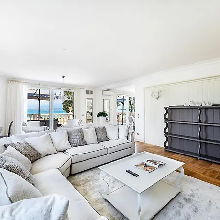 Luxury Lake-front Catullo By Whale Homes