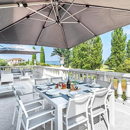 Luxury Lake-front Catullo By Whale Homes Apartment