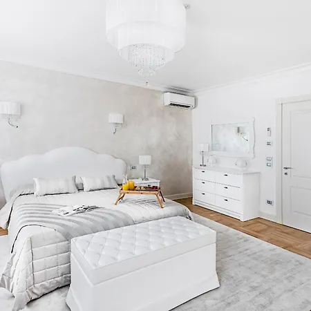 Apartment Luxury Lake-front Catullo By Whale Homes *