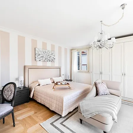 Apartment Luxury Lake-front Catullo By Whale Homes