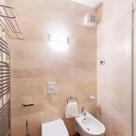 Luxury Lake-front Catullo By Whale Homes Apartment