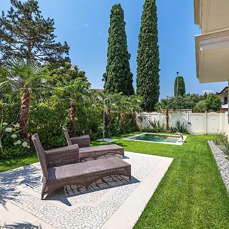 Luxury Lake-front Catullo By Whale Homes Apartment