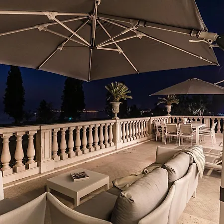 Apartment Luxury Lake-front Catullo By Whale Homes *