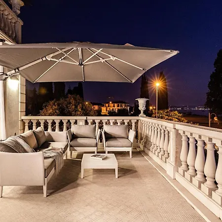 Luxury Lake-front Catullo By Whale Homes Apartment
