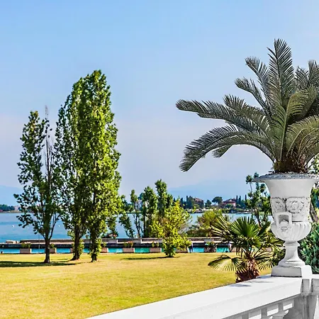 Apartment Luxury Lake-front Catullo By Whale Homes