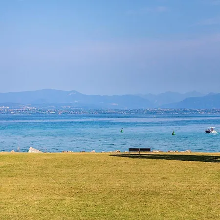 Apartment Luxury Lake-front Catullo By Whale Homes *