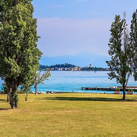 Luxury Lake-front Catullo By Whale Homes