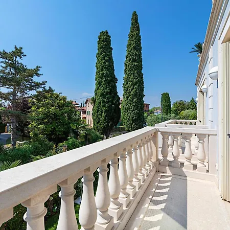 Luxury Lake-front Catullo By Whale Homes