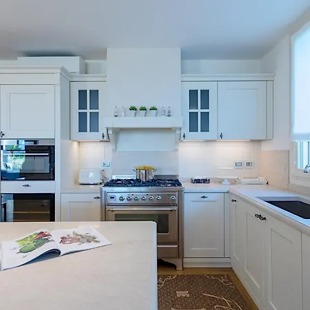 Luxury Lake-front Catullo By Whale Homes Apartment *