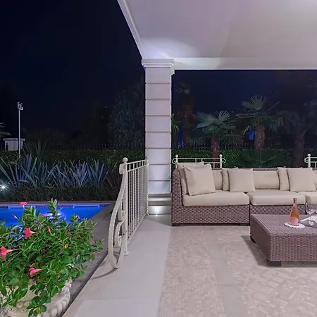 Luxury Lake-front Catullo By Whale Homes Apartment *