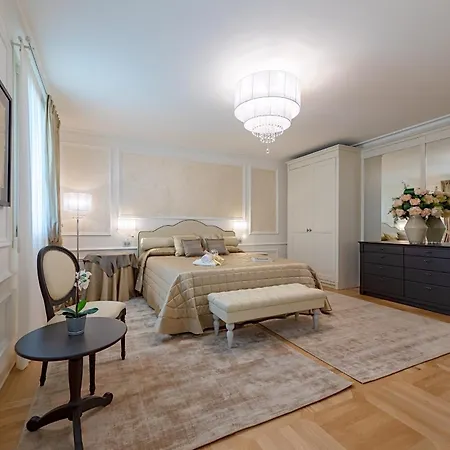 Apartment Luxury Lake-front Catullo By Whale Homes *