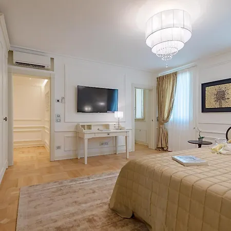 Luxury Lake-front Catullo By Whale Homes Apartment