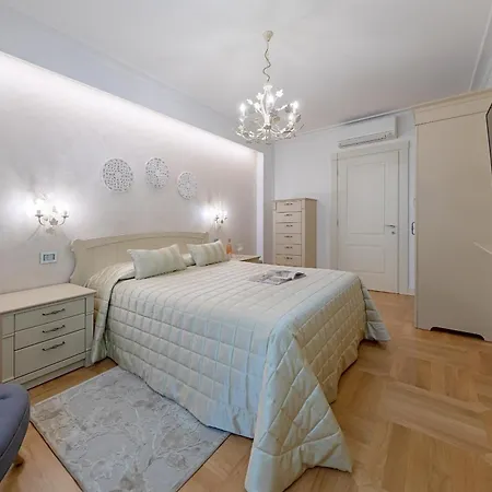 Apartment Luxury Lake-front Catullo By Whale Homes *