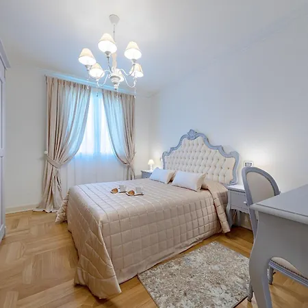 Apartment Luxury Lake-front Catullo By Whale Homes